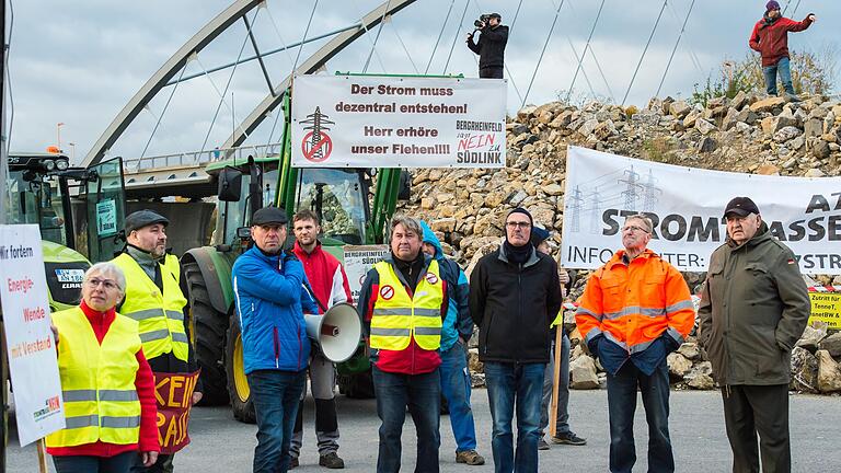 SuedLink-Demo vom Aktionsbündnis der Trassengegner: In Bergrheinfeld wird nach wie vor gegen den Bau der Stromtrasse protestiert.