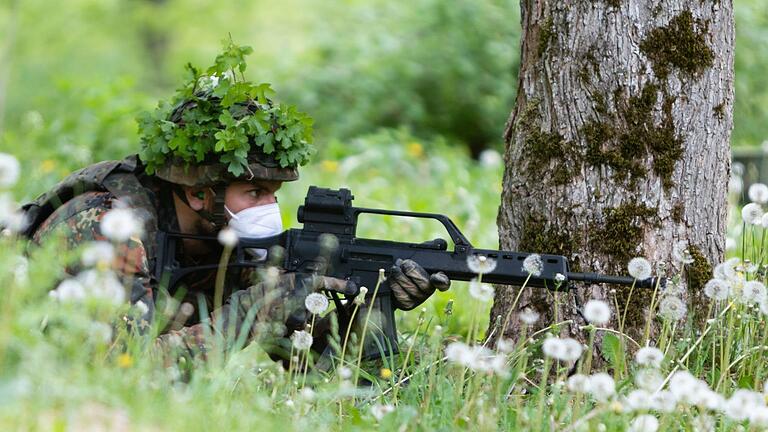 Gefechtsdienst unter Corona-Bedingungen  Foto: Bundeswehr/Norman Möller       -  Gefechtsdienst unter Corona-Bedingungen  Foto: Bundeswehr/Norman Möller