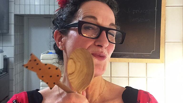 Und was stippt man in die scharfe Suppe? Als Beilage empfiehlt die Piaf-Interpretin Baguette. Und was stippt man in die scharfe Suppe? Als Beilage empfiehlt die Piaf-Interpretin Baguette.