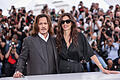 76. Filmfestspielen in Cannes       -  Johnny Depp (links) und Maiwenn, Regisseurin aus Frankreich, lauf dem roten Teppich in Cannes vor der Premiere ihres Films 'Jeanne du Barry' bei den 76. Internationalen Filmfestspielen in Cannes.