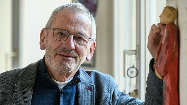 Der emeritierte Würzburger Domkapitular Jürgen Lenssen hat dem Kloster Wechterswinkel Teile seiner Kunstsammlung als Dauerleihgabe übergeben. Der emeritierte Würzburger Domkapitular Jürgen Lenssen hat dem Kloster Wechterswinkel Teile seiner Kunstsammlung als Dauerleihgabe übergeben.