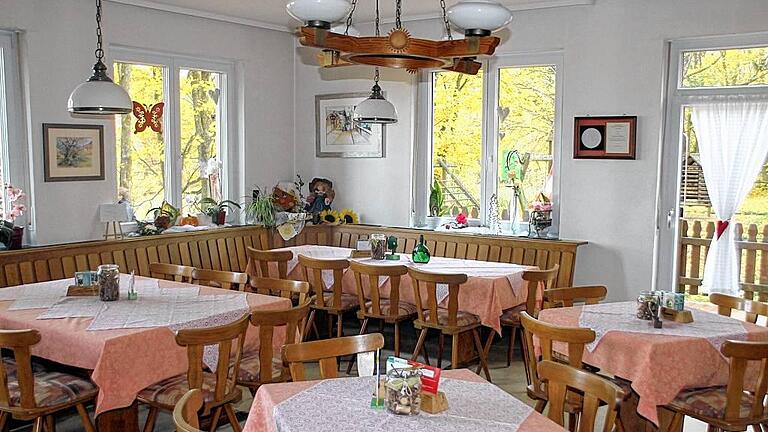 Die Gaststufe: Das Schweinfurter Haus ist eine Wanderhütte mit 40 Übernachtungsbetten und ein Ausflugslokal. Die Gaststufe: Das Schweinfurter Haus ist eine Wanderhütte mit 40 Übernachtungsbetten und ein Ausflugslokal.