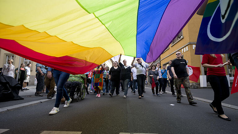 Auch in Würzburg wird der Christopher Street Day gefeiert (Archivbild von 2014). In diesem Jahr ist ein zweitägiges Fest geplant.