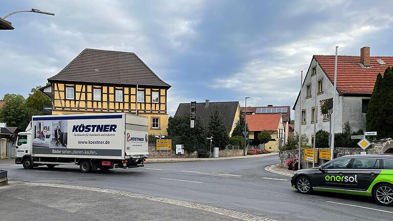 Nicht die einzige Gefahrenstelle in Michelau: Mehrere Bürgerinnen und Bürger forderten im Rahmen der Bürgerversammlung geeignete Verkehrsmaßnahmen unter anderem an der viel befahrenen Straßenkreuzung im Innenort.