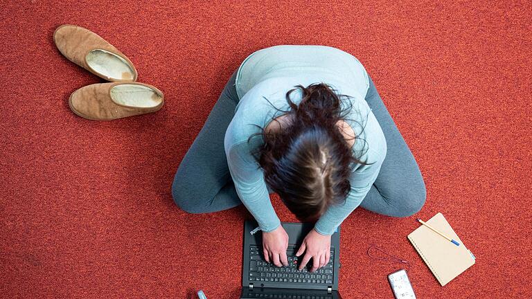 Homeoffice       -  Homeoffice hat sich einer Studie zufolge in vielen Unternehmen fest etabliert. (Archivbild)