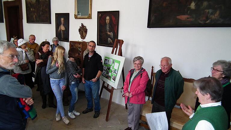 Am Samstagnachmittag öffnete Monika von Deuster (rechts) die Pforten von Schloss Burgpreppach und begrüßte die Besucher.