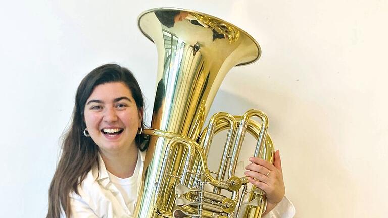 Von Ildem Kilincarslan,&nbsp;der diesjährigen Musik-Förderpreisträgerin, wird beim Konzert des Unibundes ein&nbsp;Tuba-Solo zu hören sein.