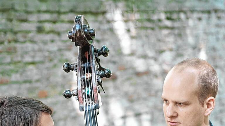 Am 3. Juli gastiert das das Duo Irmi Haager & Alexander Wienand mit seinem Programm &bdquo;Acoustic vocal&ldquo; in der Polizeistation.