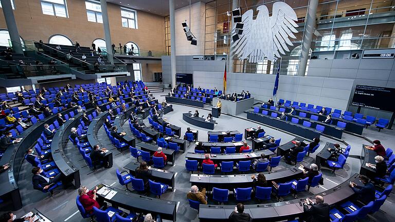 Sitze im Bundestag sind begehrt: Am Wochenende entscheiden Grüne und SPD in Unterfranken, welche Kandidatinnen und Kandidaten sie aussichtsreich platzieren möchten.