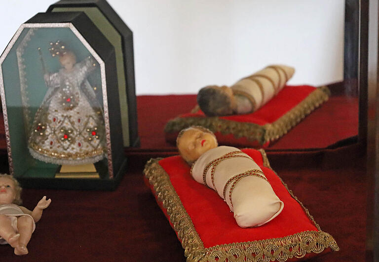 In der Krippensammlung des Klosters findet sich auch einsogenanntes Fatschenkind – eine alte beliebte Darstellung des Jesuskindes aus Süddeutschland. In der Krippensammlung des Klosters findet sich auch einsogenanntes Fatschenkind – eine alte beliebte Darstellung des Jesuskindes aus Süddeutschland.
