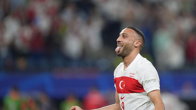 Tschechien - Türkei - Der Türke Cenk Tosun jubelt nach seinem Treffer zum 2:1-Endstand. Tschechien - Türkei - Der Türke Cenk Tosun jubelt nach seinem Treffer zum 2:1-Endstand.