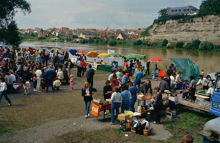 Die Zellinger Friedensfeste fanden auf der Mainwiese statt. Die Zellinger Friedensfeste fanden auf der Mainwiese statt.