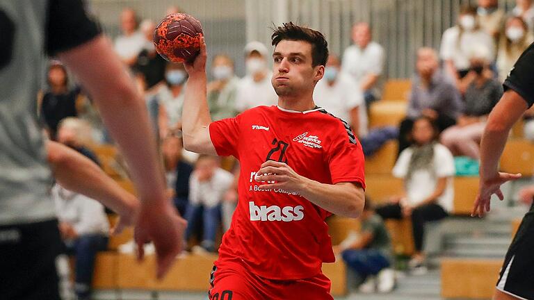 Lohrs Rückraumspieler Jonathan Born soll beim Derby in Rimpar vermehrte Einsatzzeiten erhalten. Lohrs Rückraumspieler Jonathan Born soll beim Derby in Rimpar vermehrte Einsatzzeiten erhalten.