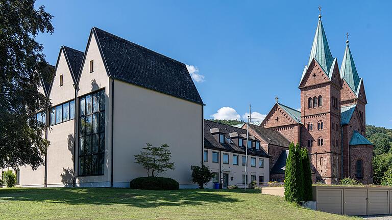 Noch nicht verkauft ist das Kloster St. Josef in Neustadt. Allerdings ist die Verkaufsanzeige von der Homepage der Immobilienfirma verschwunden.