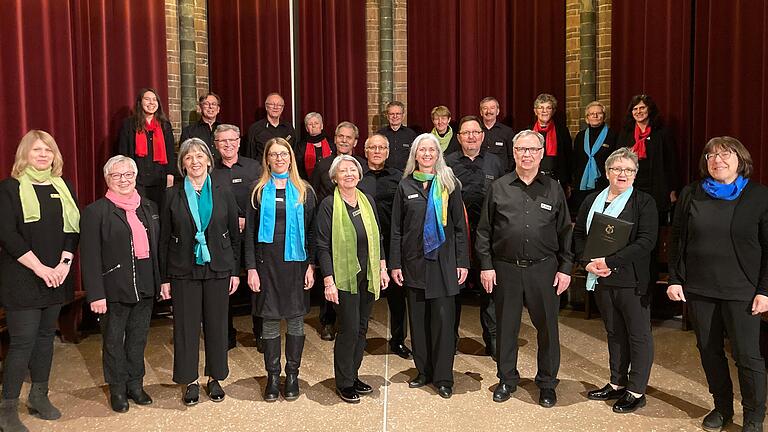 Zum „Friedship Concert“ in Amsterdam des international agierenden Veranstalters „Music and frieds“ reisten die Mitglieder des gemischten Schwebenrieder Chores „Liederkranz“. Chorleiterin Karen Davis zeigte sich hochzufrieden mit der Leistung der Schwebenrieder Sängerinnen und Sänger beim Auftritt.