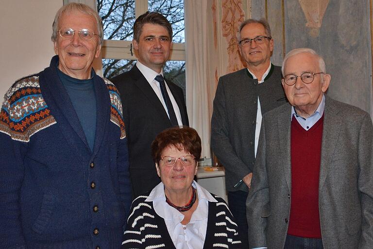 Verabschiedung im Konzertsaal von Schloss Wolzogen in Mühlfeld: (von links) Ehrenbürger Peter Klier, Bürgermeister Michael Kraus, Edeltraud Rapp und die Altbürgermeister Eberhard Streit und Helmut Will.