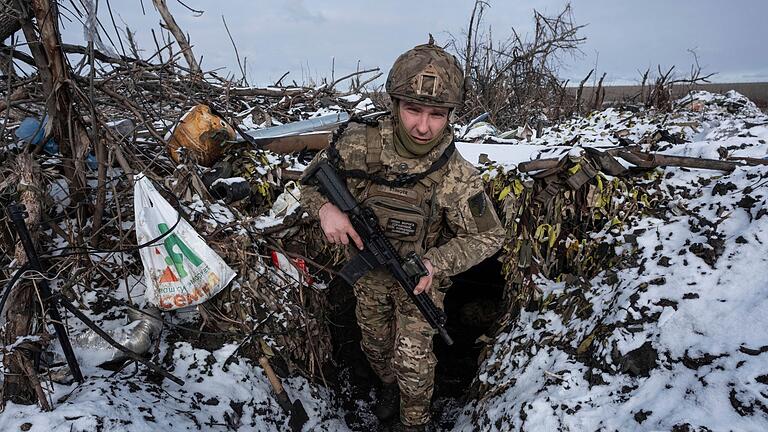 Soldat nahe Klischtschiwka.jpeg       -  An den verschiedenen Frontabschnitten der Ukraine sind auch heute weiter schwere Kämpfe zu erwarten.