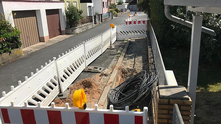 Der Breitbandausbau in der Dr.-Maria-Probst-Straße. Der Breitbandausbau in der Dr.-Maria-Probst-Straße.
