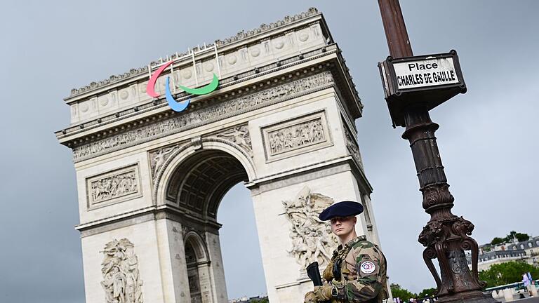 Paris 2024 - Vorbereitungen       -  Vor den Olympischen Spielen in Paris sind die Sicherheitsmaßnahmen hoch.