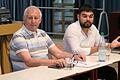 Norbert Endres und Mahdi Hosseini beantworten die vielen Fragen zweier Schulklassen der Realschule Marktheidenfeld zum Thema Flüchtlingshilfe und Integration.