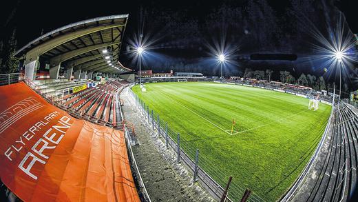 Beim Test am Montagabend hat alles funktioniert: An diesem Freitag ist Feuertaufe für das neue Flutlicht in der flyeralarm Arena, wenn der FC Würzburger Kickers ab 19 Uhr die SpVgg Oberfranken Bayreuth empfängt.