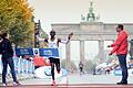 Eliud Kipchoge       -  Eliud Kipchoge jubelt über den Sieg beim Berlin-Marathon 2017. Foto: Soeren Stache