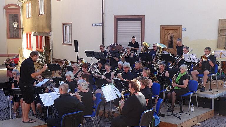 Das erste Open-Air-Konzert des &bdquo;Alten Eisens&ldquo; war gut besucht.