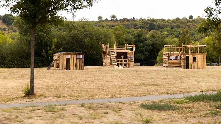 Ein Spielplatz in Sulzfeld am Main im Landkreis Kitzingen Mitte August.