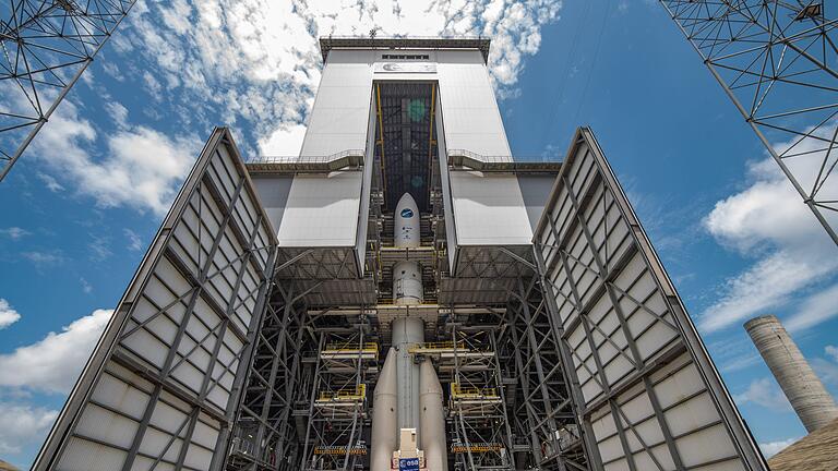 Ariane 6       -  Nach ettlichen Rückschlägen hebt die Ariane 6 endlich ab.