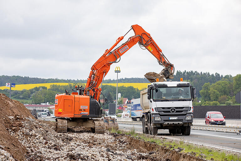 Arbeiten von der Schallschutzmauer bei Geiselwind.