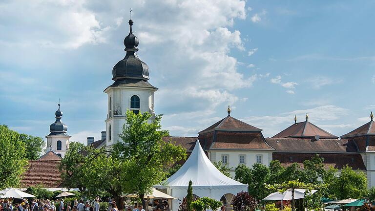 Schloss Fasanerie bietet die perfekte Kulisse vom 1. bis 3. Oktober für die Kombi-Veranstaltung aus Feinwerk und dem Fürstlichen Gartenfest.  Foto: Christian Tech       -  Schloss Fasanerie bietet die perfekte Kulisse vom 1. bis 3. Oktober für die Kombi-Veranstaltung aus Feinwerk und dem Fürstlichen Gartenfest.  Foto: Christian Tech