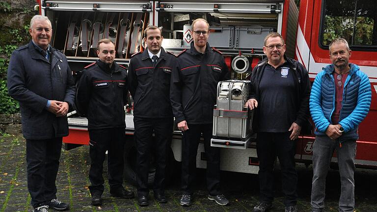 Die Freude über das neue Feuerwehrfahrzeug ist groß bei (von links) Joachim Markert, Jens Bamberger, Philipp Schenk, Andreas Lindner, Jürgen Häusler und Albrecht Kraft.