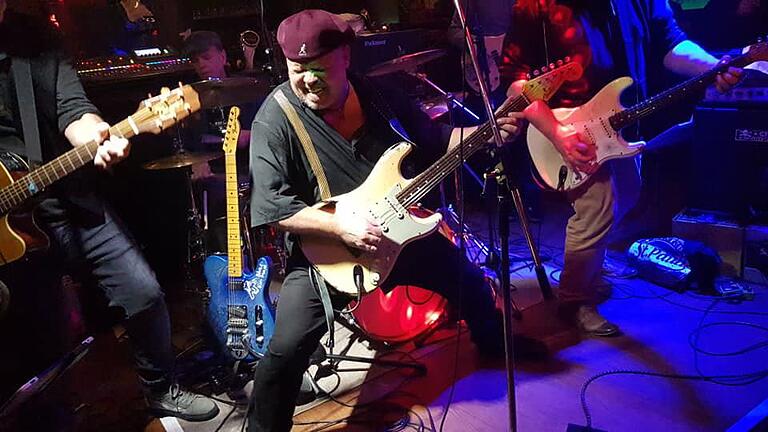 Rockig, bluesig und panisch wird es am Samstag, 30. November, wenn die Band Kieran Hilbert &amp; Friends in Raldys Wirtshaus in Pülfringen-Zentrum ihren Auftritt haben.