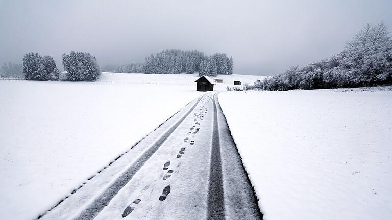 Neuschnee in Südbayern       -  In den kommenden Tagen fällt auch in den niedrigeren Lagen des Freistaats Schnee.