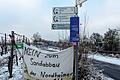 Der Protest gegen den Sand- und Kiesabbau in der Nordheimer Au ist nicht nur dauerhaft in den Köpfen der Gegner verhaftet: Dieses Plakat an der Vogelsburg bei Volkach hat schon viele Monate, Sturm, Schnee und Regen überstanden.