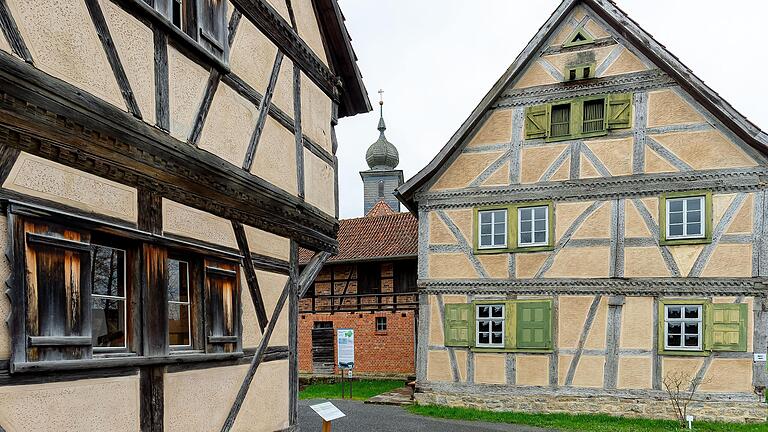 Das Fränkische Freilandmuseum in Fladungen (unser Bild) ist so bekannt, dass es sich auch bis zur Künstlichen Intelligenz (KI) herumgesprochen hat. Für die Urlaubsplanung schlägt die KI vor, Fladungen zu besuchen, um dort das Freiland- und das Rhönmuseum zu besuchen.