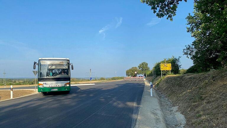 Die Staatsstraße zwischen Karlburg und Wiesenfeld kann wieder bis zur Abzweigung Rohrbach befahren werden. Die Staatsstraße zwischen Karlburg und Wiesenfeld kann wieder bis zur Abzweigung Rohrbach befahren werden.