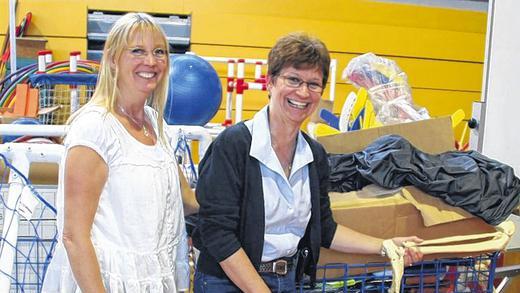 Scherze mit Skelett: Beth Potter und Sharon O'Donnell