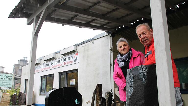 Gisela und Reiner Hahn geben ihren Steinmetzbetrieb in Gemünden auf.