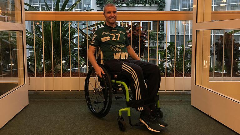 Tobias Büttner, früher Handballer beim Zweitligisten DJK Rimpar Wölfe, ist nach einem Unfall inkomplett querschnittgelähmt. In der Klinik im thüringischen Bad Berka hat er gelernt, dass auch in einem anderen Leben neue Türen aufgehen.