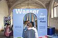 Kinder der Klasse 4b mit ihrer Lehrerin Nina Graser im Kapitelsaal in Zell.