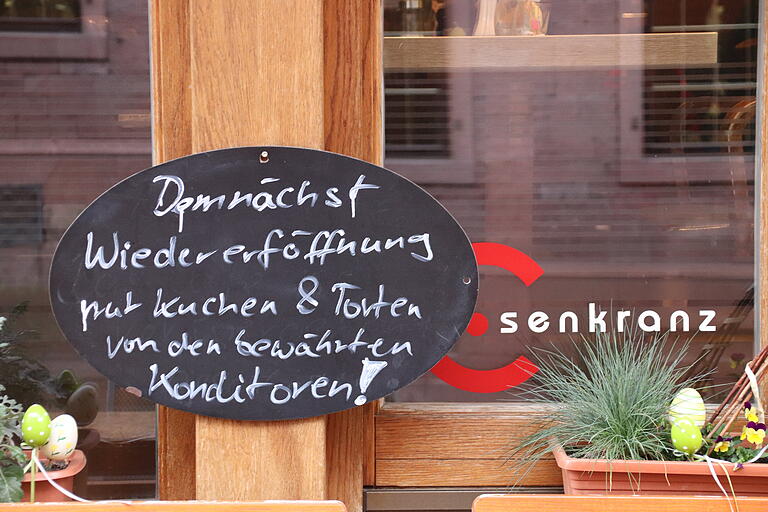 Klare Botschaft: Das Café Rosenkranz in der Hauptstraße eröffnet 'demnächst'. Klare Botschaft: Das Café Rosenkranz in der Hauptstraße eröffnet 'demnächst'.