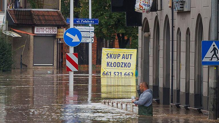 Hochwasser in Polen - Die Hochwasserlage spitzt sich auch in Polen weiter zu, hier in Klodzko. Hochwasser in Polen - Die Hochwasserlage spitzt sich auch in Polen weiter zu, hier in Klodzko.