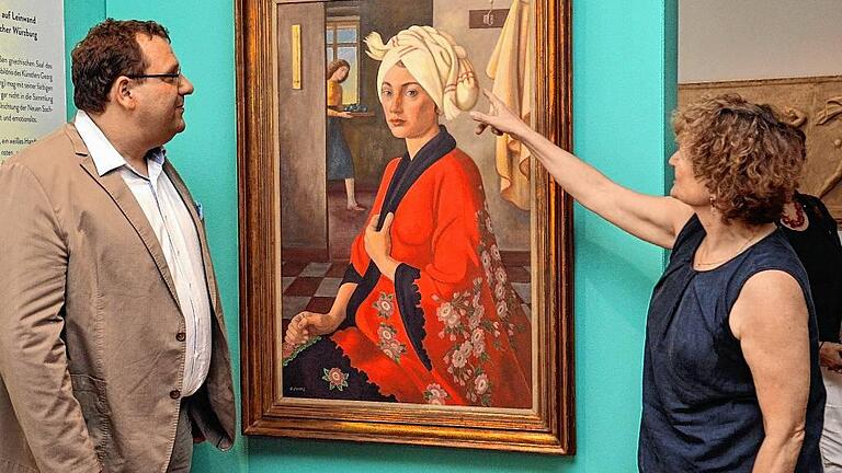„Kunst geht fremd“: Markus Mergenthaler (Knauf-Museum) und Marlene Lauter (Museum im Kulturspeicher) vor einem der Tausch-Objekte. „Kunst geht fremd“: Markus Mergenthaler (Knauf-Museum) und Marlene Lauter (Museum im Kulturspeicher) vor einem der Tausch-Objekte.