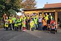 Mit vereinten Kräften machten sich die Neudorfer Jugend und Eltern auf, um den Müll und Unrat in Neudorf aufzuspüren und einzusammeln.