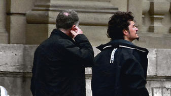 Hier kommt Orlando Bloom (rechts).