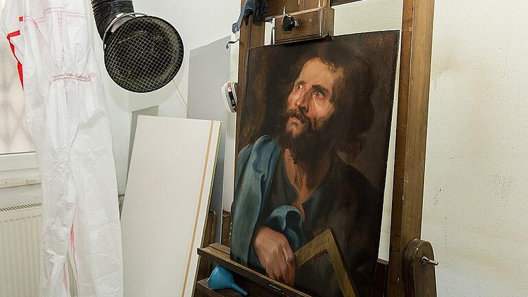 Dieses Apostelbild aus der Werkstatt des flämischen Malers Anton van Dyck wurde im Atelier Pracher aufwändig restauriert. Dieses Apostelbild aus der Werkstatt des flämischen Malers Anton van Dyck wurde im Atelier Pracher aufwändig restauriert.