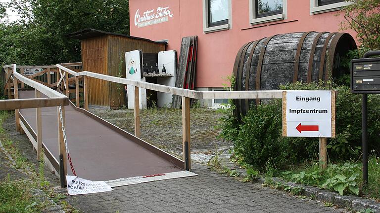 Die Impfstelle in der Stadthalle in Gerolzhofen wird laut Angaben der Stadt Gerolzhofen Ende August endgültig schließen. Die Impfstelle in der Stadthalle in Gerolzhofen wird laut Angaben der Stadt Gerolzhofen Ende August endgültig schließen.
