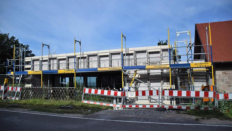 Wo einst der Kiosk vom Biergarten war, wird jetzt der neue Klosterladen auf dem Schwanberg gebaut. Wo einst der Kiosk vom Biergarten war, wird jetzt der neue Klosterladen auf dem Schwanberg gebaut.