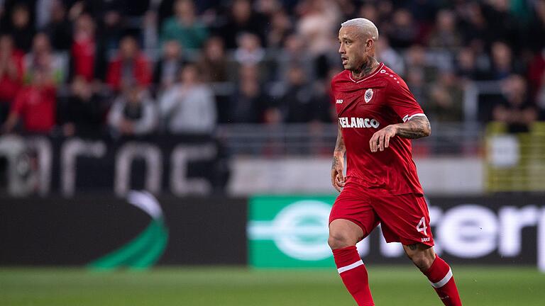 Radja Nainggolan       -  Radja Nainggolan ist seit vergangener Woche bei dem belgischen Zweitligisten KSC Lokeren-Temse unter Vertrag.